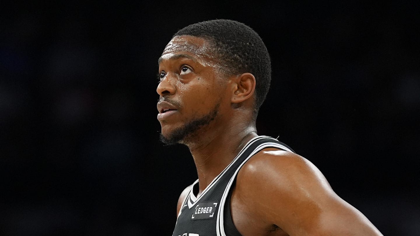 Mar 21, 2026; San Antonio, Texas, USA;  San Antonio Spurs guard De'aaron Fox (4) looks up in the first half against the Indiana Pacers at Frost Bank Center. Mandatory Credit: Daniel Dunn-Imagn Images