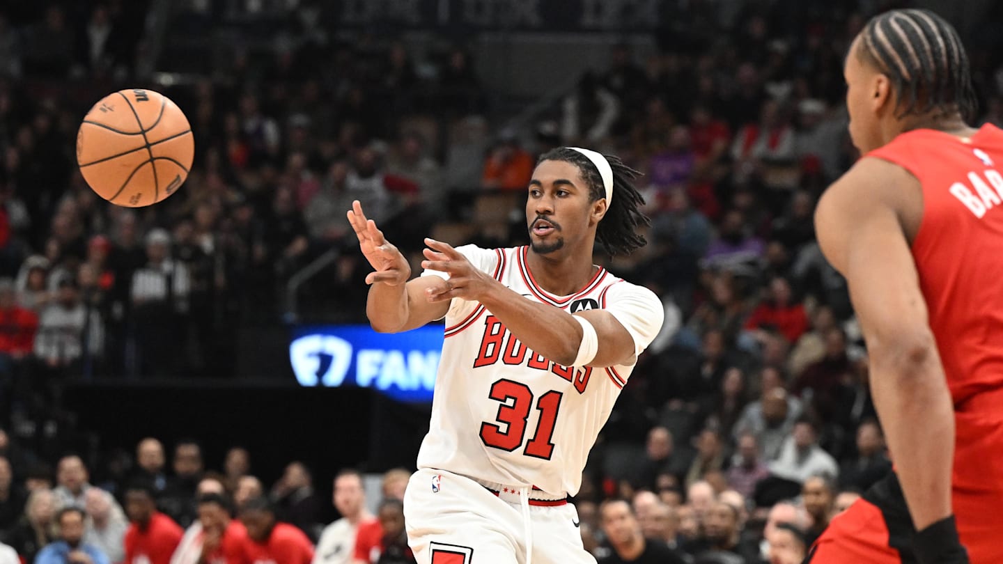 Feb 5, 2026; Toronto, Ontario, CAN;  Chicago Bulls guard Jaden Ivey (31) passes against the Toronto Raptors in the second half at Scotiabank Arena. Mandatory Credit: Dan Hamilton-Imagn Images