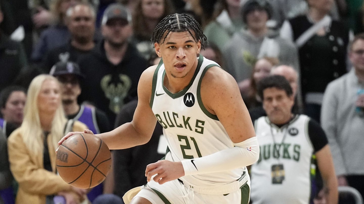 Milwaukee Bucks forward Ousmane Dieng (21) during a game against the Phoenix Suns at Fiserv Forum on March 10, 2026.