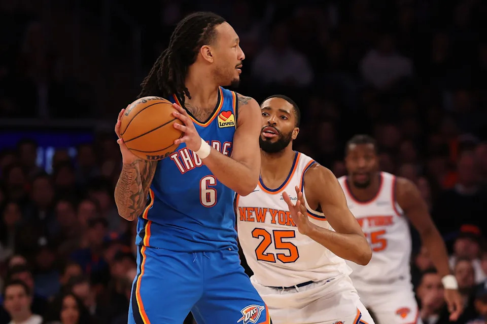 NEW YORK, NEW YORK - MARCH 04: Jaylin Williams #6 of the Oklahoma City Thunder looks to pass the ball against Mikal Bridges #25 of the New York Knicks during the third quarter at Madison Square Garden on March 04, 2026 in New York City. NOTE TO USER: User expressly acknowledges and agrees that, by downloading and or using this photograph, user is consenting to the terms and conditions of the Getty Images License Agreement. (Photo by Ishika Samant/Getty Images)