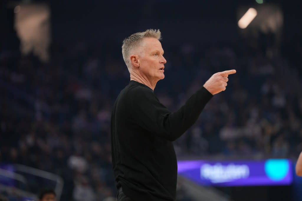 Golden State Warriors head coach Steve Kerr directing his team. Cary Edmondson-Imagn Images