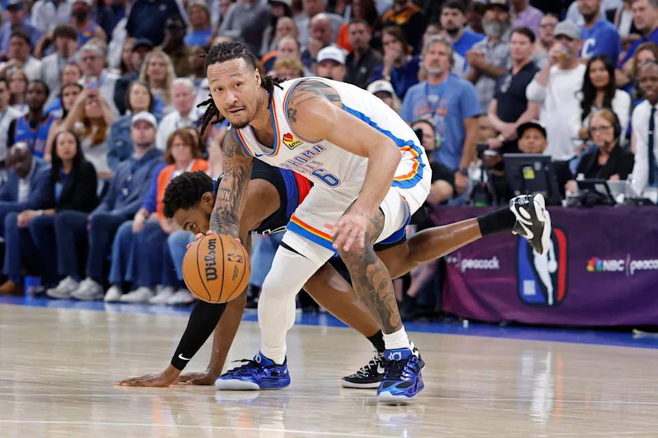 Mar 30, 2026; Oklahoma City, Oklahoma, USA; Oklahoma City Thunder forward Jaylin Williams (6) grabs a loose ball from Detroit Pistons forward Paul Reed (7) during the second half at Paycom Center. Mandatory Credit: Alonzo Adams-Imagn Images