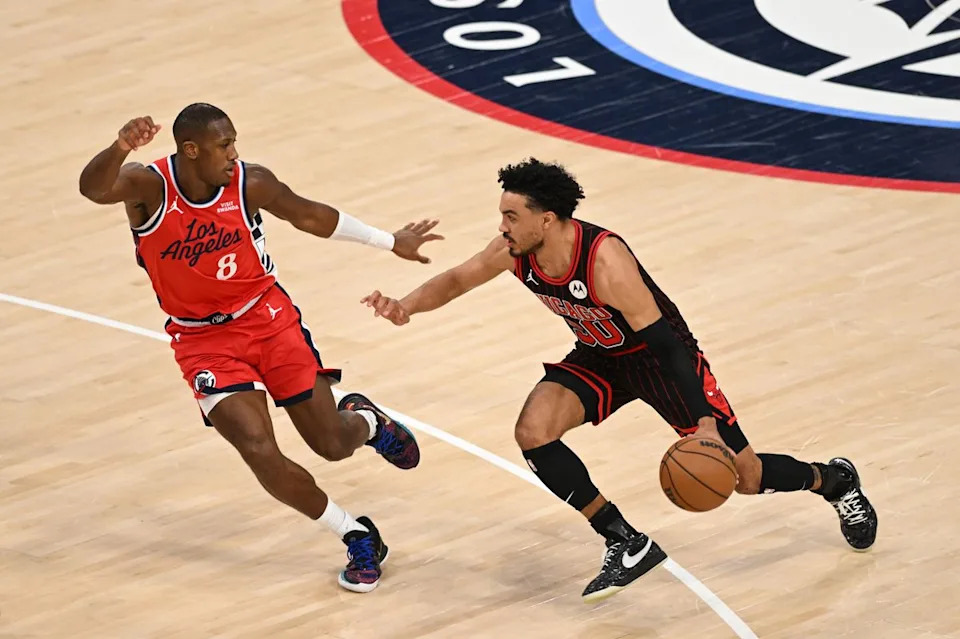 Chicago Bulls guard Tre Jones (30) drives to the basket during a game between the Los Angeles Clippers and the Chicago Bulls on Friday, March 13, 2026 at Intuit Dome in Inglewood Calif