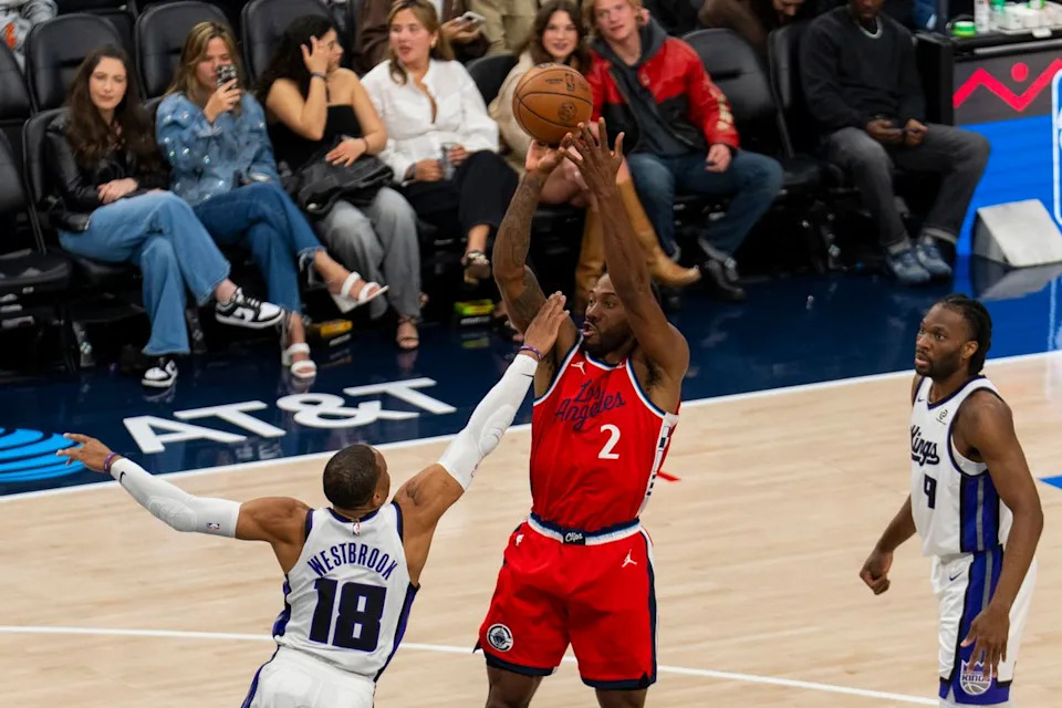Los Angeles Clippers forward Kawhi Leonard (2) hits the mid-range jumper during an NBA basketball game against the Sacramento Kings, Saturday March 14th, 2026 in Los Angeles, California.