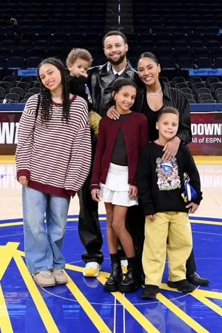 Riley Curry, Caius Curry, Steph Curry, Ryan Curry, Ayesha Curry and Canon CurryCredit: Steph Curry/Instagram