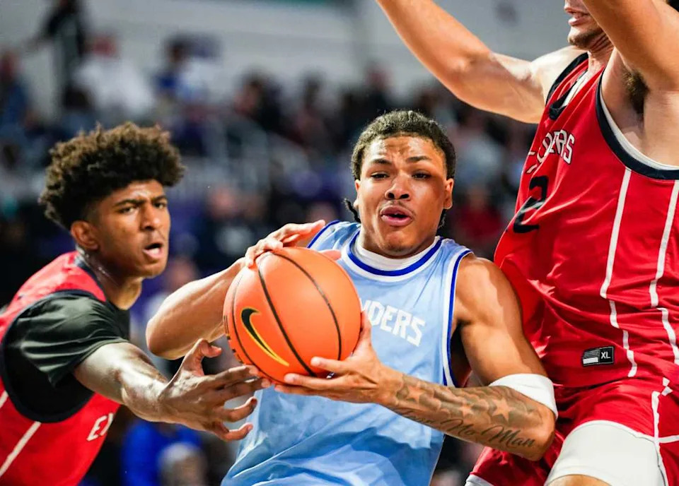 IMG Academy Ascenders guard Darius Acuff Jr. (5) drives to the basket during the third quarter of the City of Palms Classic semifinal game against the Columbus Explorers at Suncoast Credit Union Arena in Fort Myers, Fla., on Saturday, Dec. 21, 2024. Jonah Hinebaugh&sol;Naples Daily News&sol;USA Today Network-Florida &sol; USA TODAY NETWORK via Imagn Images