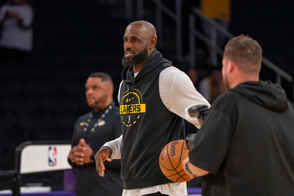 Los Angeles Lakers forward LeBron James (23) warming up before an NBA basketball game against the Washington Wizards on March 30th, 2026 in Los Angeles, CA.