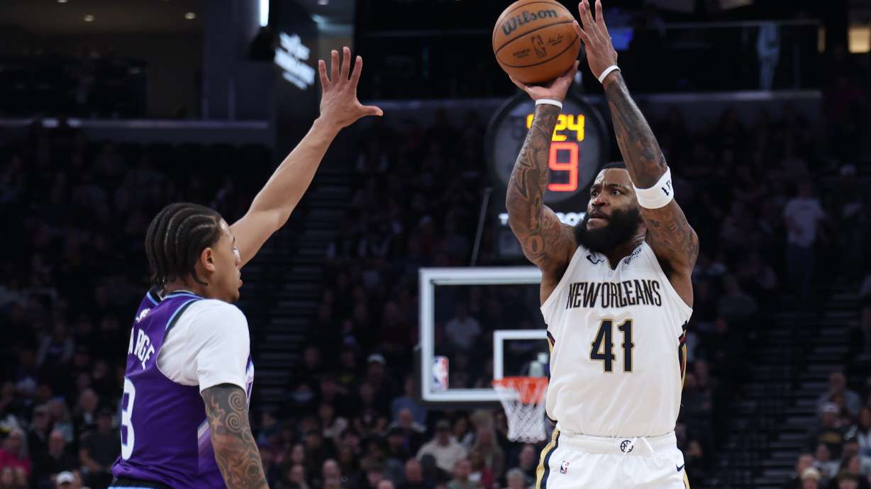 Pelicans beat Jazz for 4th straight win after Zion Williamson leaves game with ankle injury