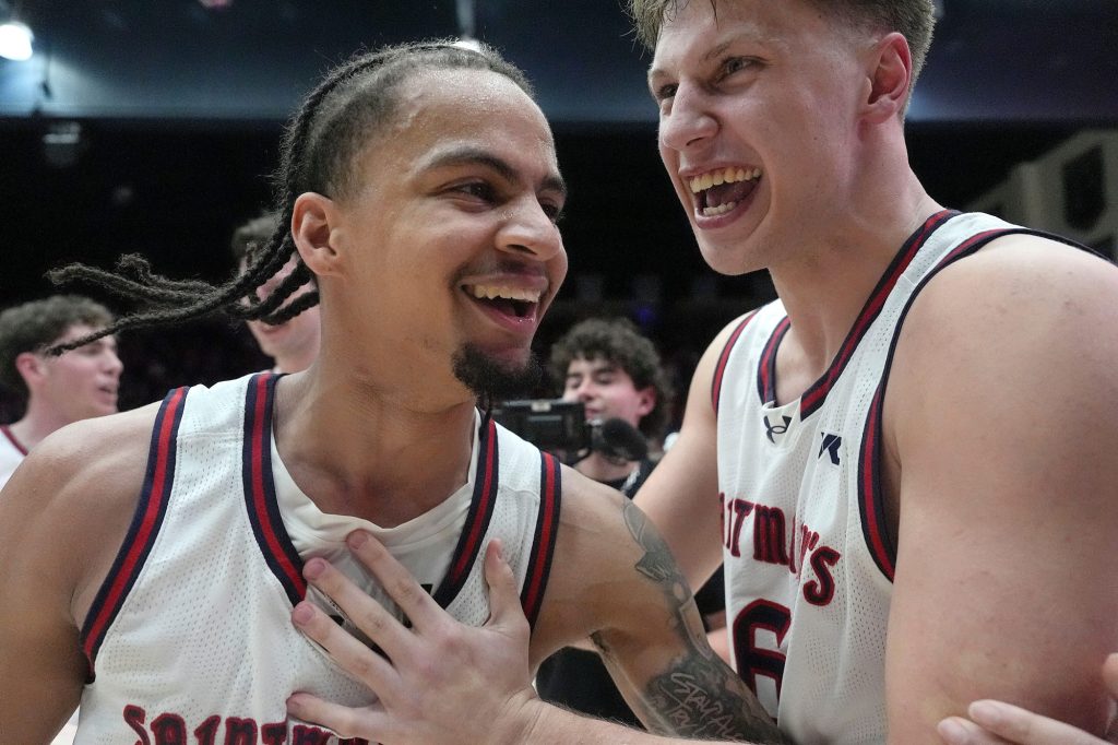 Saint Mary's wins WCC championship share by beating No. 9 Gonzaga