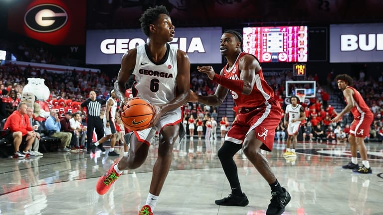Georgia forward Kanon Catchings (6) looks to pass against Alabama...