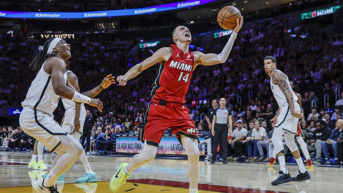 Heat wins third straight, blowing past struggling Nets