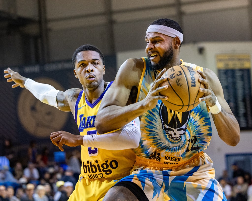 Warriors start fast, but unable to keep pace with Lakers