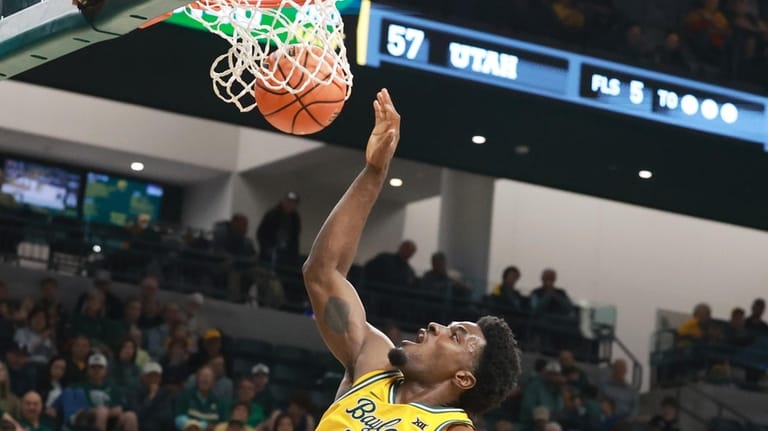 Baylor guard Tounde Yessoufou dunks over Utah in the second...