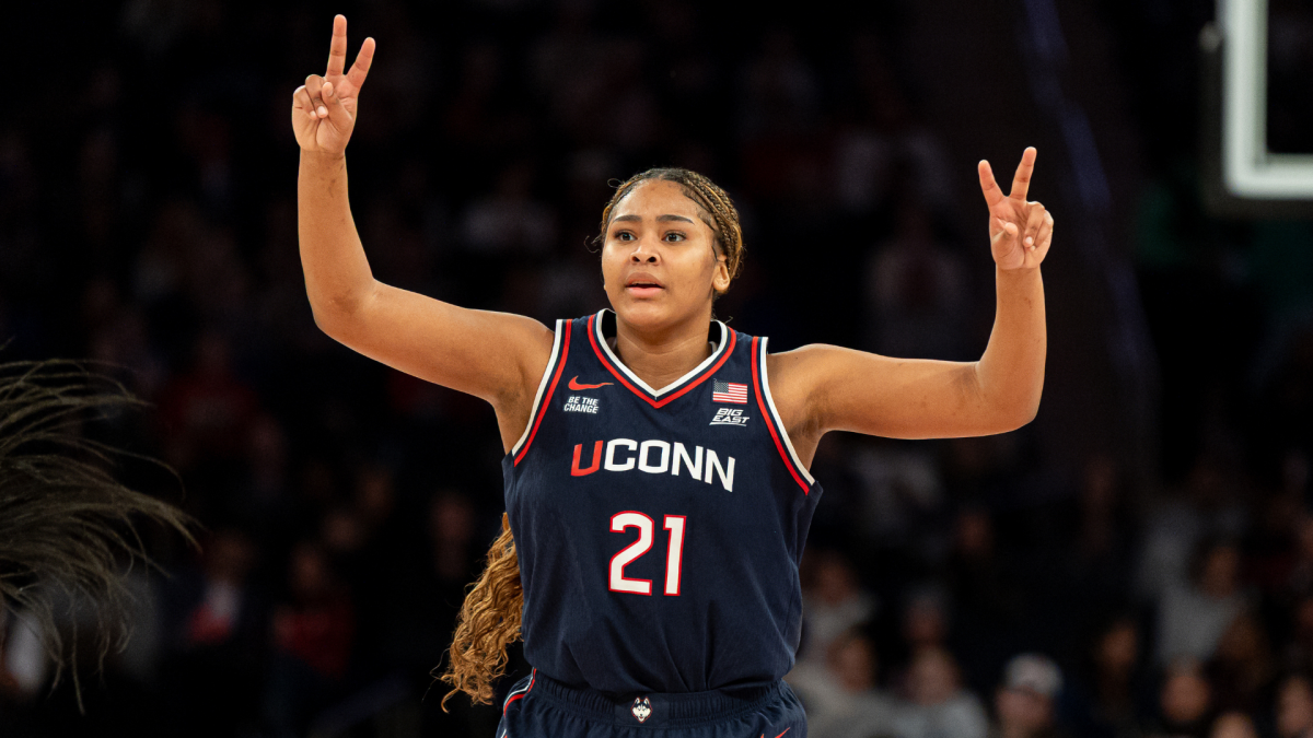 Women's college basketball rankings: No. 1 UConn stays ahead of UCLA