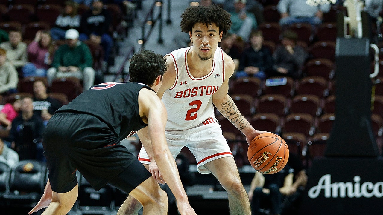 Boston's buzzer-beater keeps tournament hopes alive