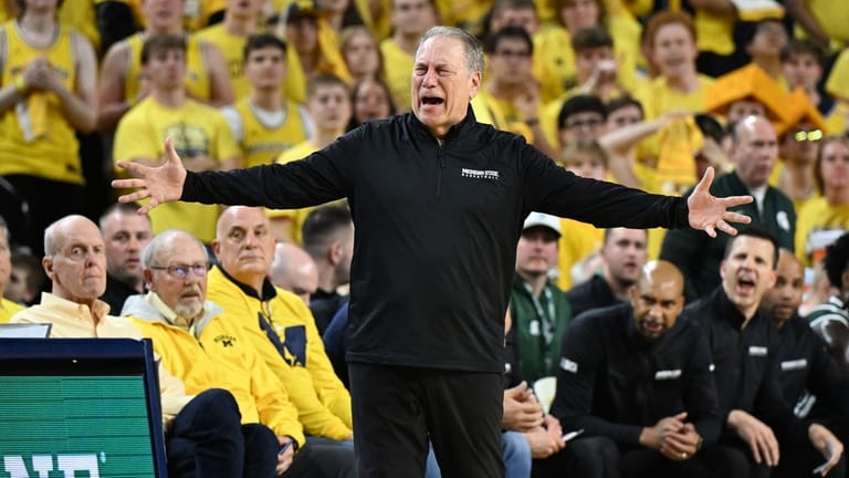 Michigan State head coach Tom Izzo argues with the officials...