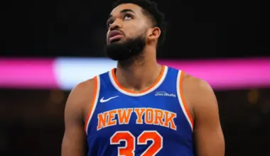 Karl-Anthony Towns scares Knicks with knee injury -  VIDEO