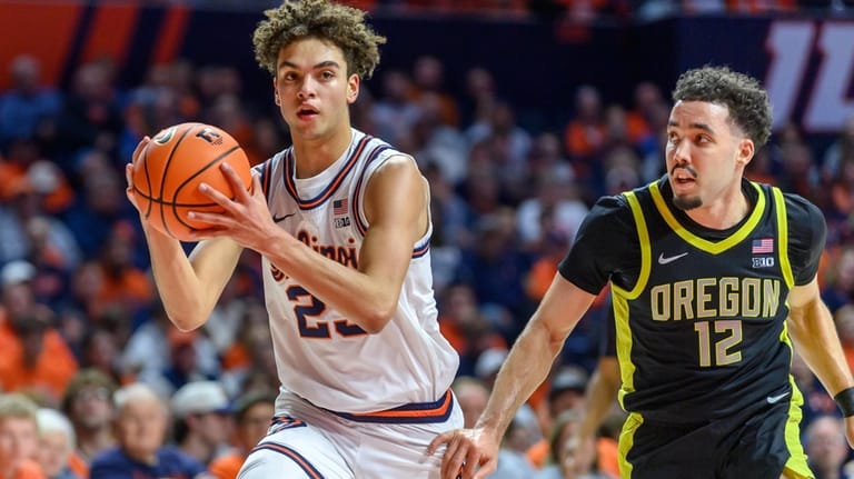 Illinois' Keaton Wagler advances the ball as Oregon's Drew Carter...
