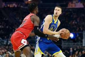 SAN FRANCISCO, CALIFORNIA - MARCH 10: Kristaps Porzingis #7 of the Golden State Warriors is guarded by Leonard Miller #11 of the Chicago Bulls during the first half at Chase Center on March 10, 2026 in San Francisco, California. NOTE TO USER: User expressly acknowledges and agrees that, by downloading and/or using this photograph, user is consenting to the terms and conditions of the Getty Images License Agreement. (Photo by Ezra Shaw/Getty Images)