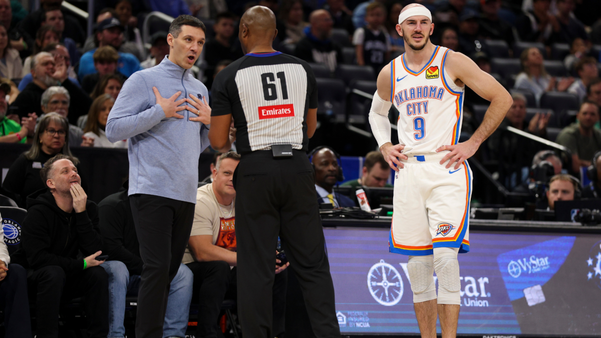 Thunder's Alex Caruso blocks a shot with his shoe, gets technical foul