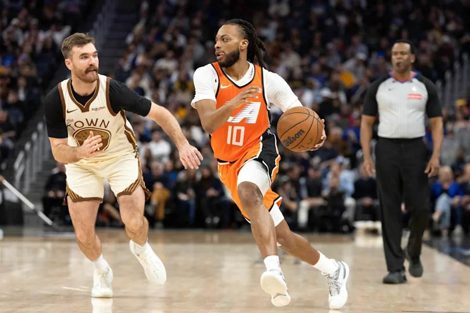 Los Angeles Clippers guard Darius Garland (10) D&period; Ross Cameron-Imagn Images