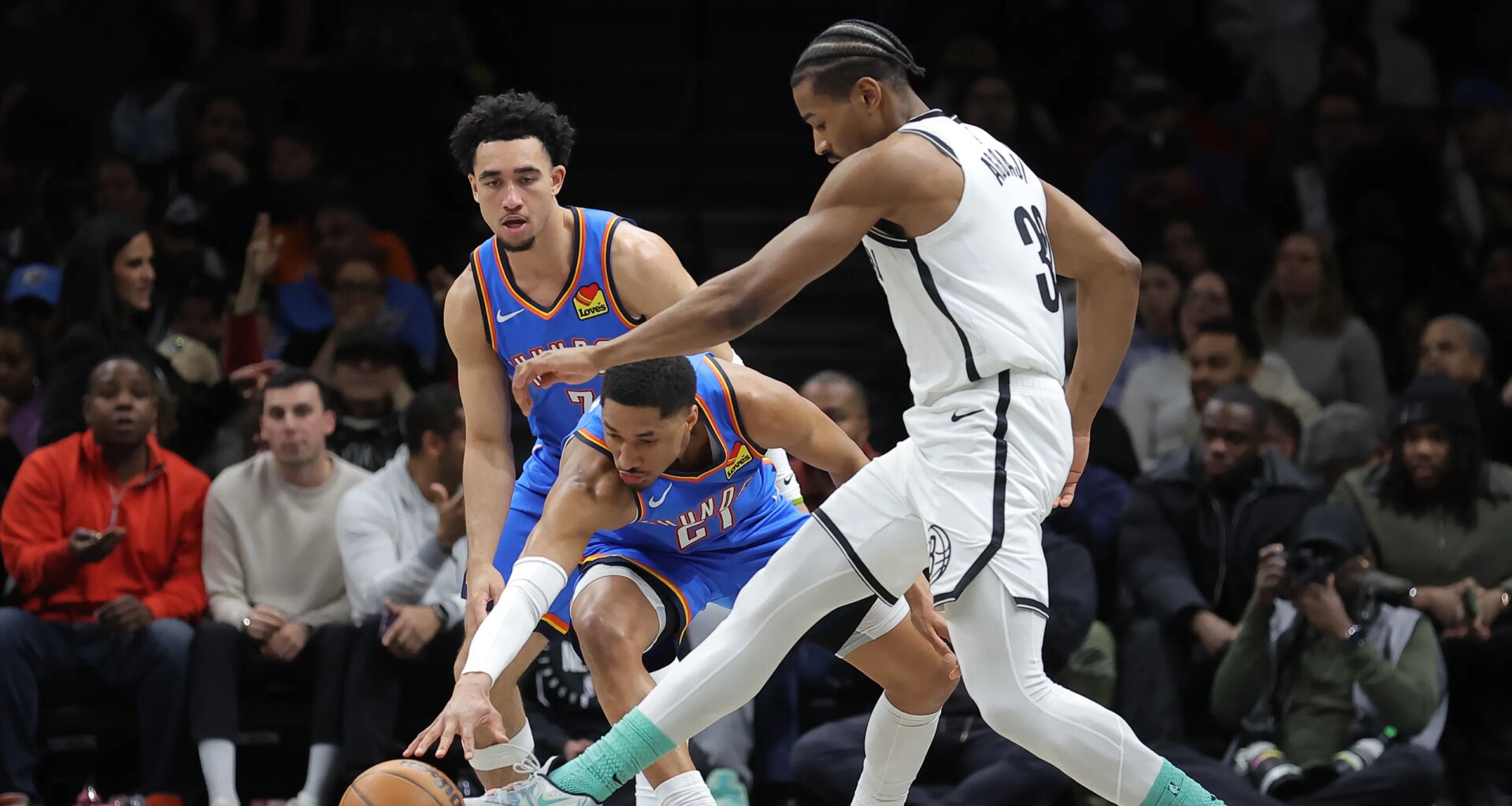 Best images from Thunder's 121-92 win over Nets