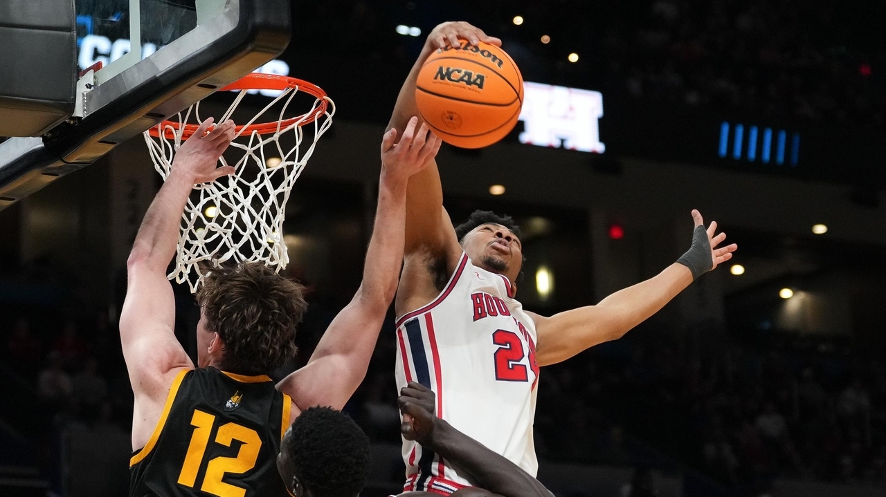Houston routs Idaho 78-47 in return to March Madness after losing in last year's championship game