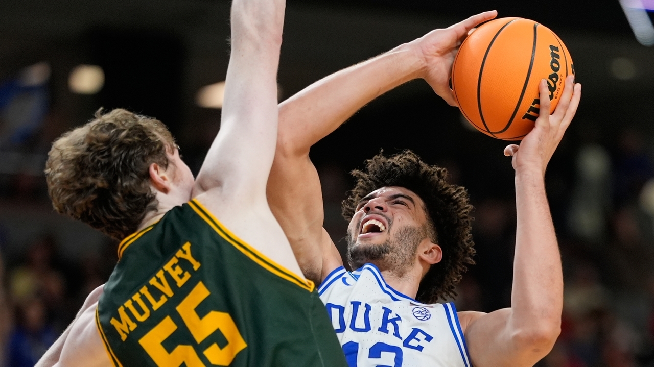 No. 1 seed Duke looks to refocus after surviving Siena scare in March Madness opener