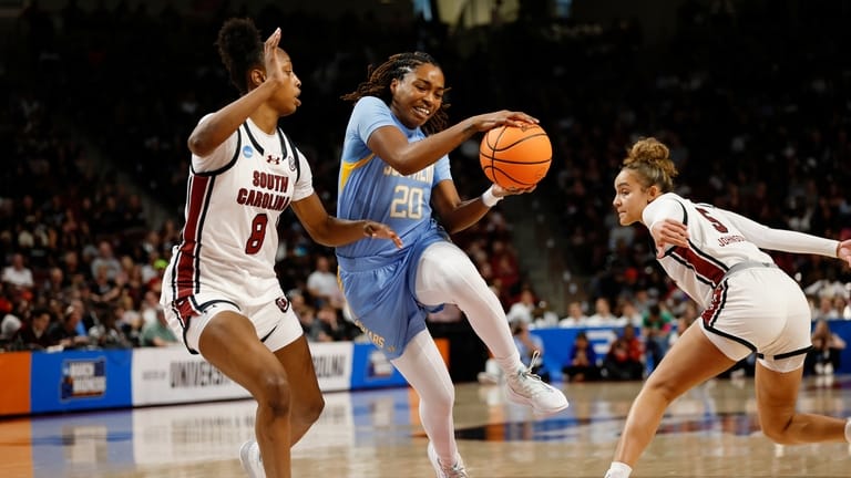 Southern guard Zaria Hurston (20) drives between South Carolina forward...