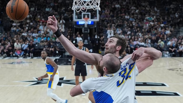 Indiana Pacers center Jay Huff (32) and San Antonio Spurs...