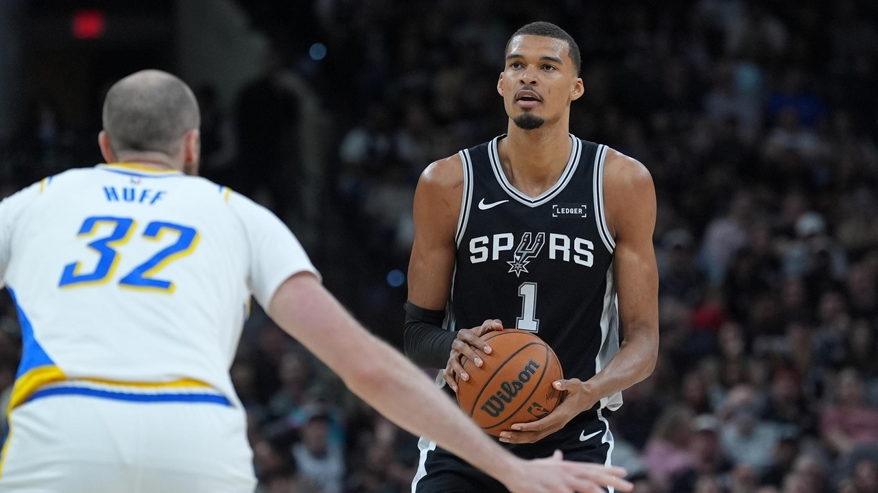 Wembanyama scores 20 points as the Spurs send the Pacers to their 16th straight loss