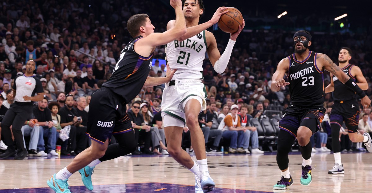 Player Grades for Ryan Rollins, Ousmane Dieng in Bucks’ win vs. Suns