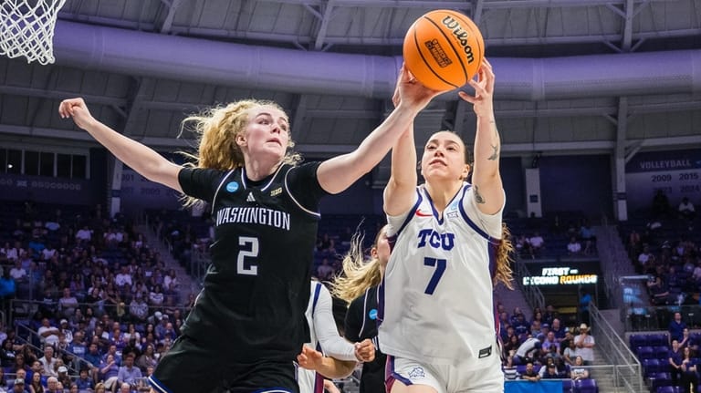 Washington guard Avery Howell (2) and TCU forward Marta Suárez...