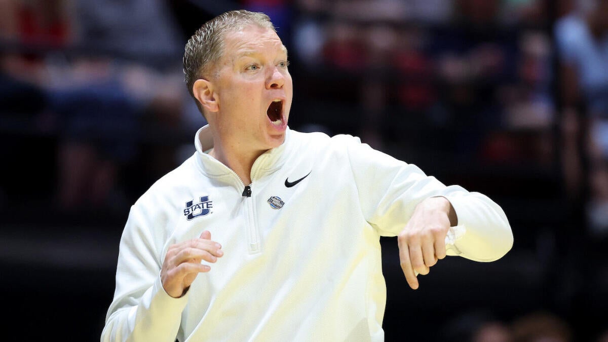 Cincinnati hires Jerrod Calhoun: Utah State coach heads back to lead alma mater