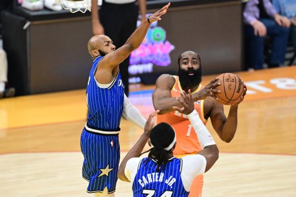 Donovan Mitchell puts up 42 as Cavaliers best Magic