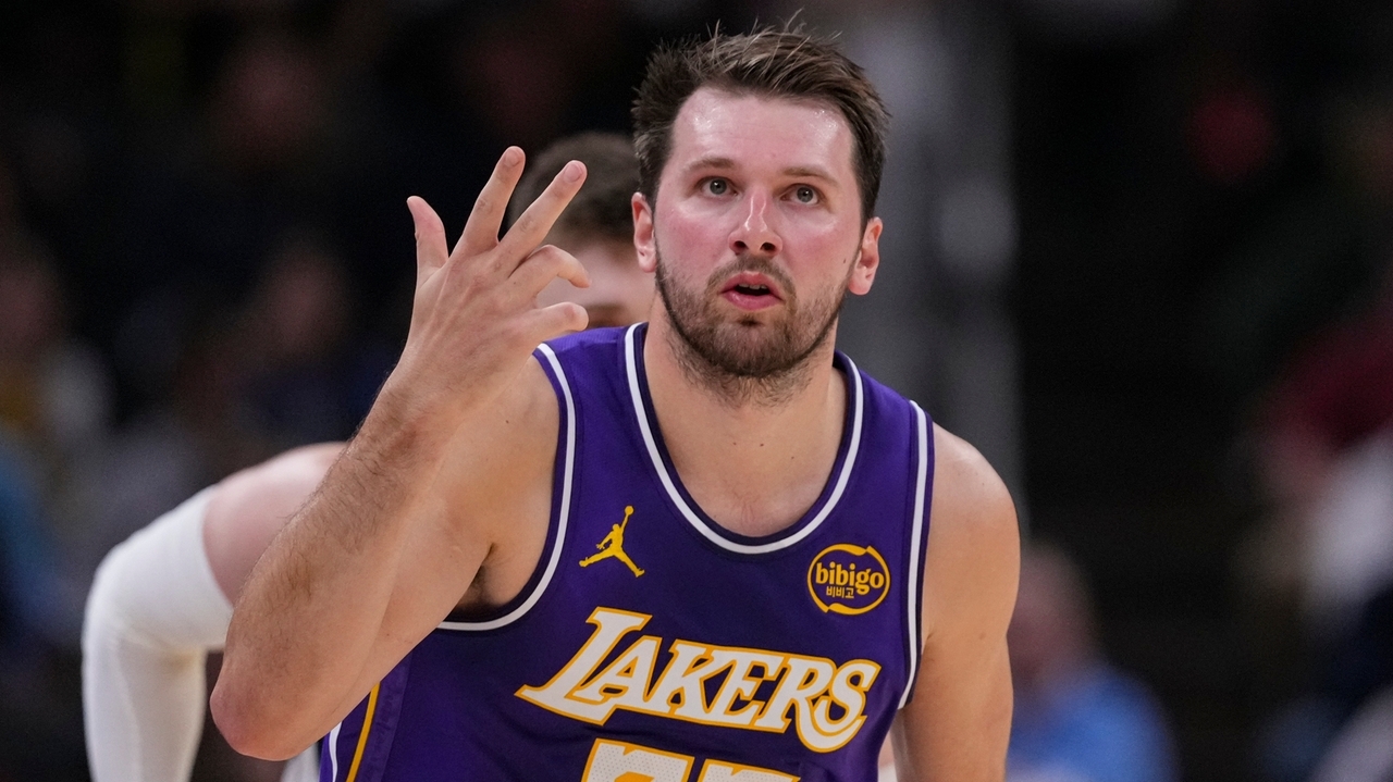 Luka Doncic scores 43 as Lakers beat Pacers 137-130 with Caitlin Clark snapping photos