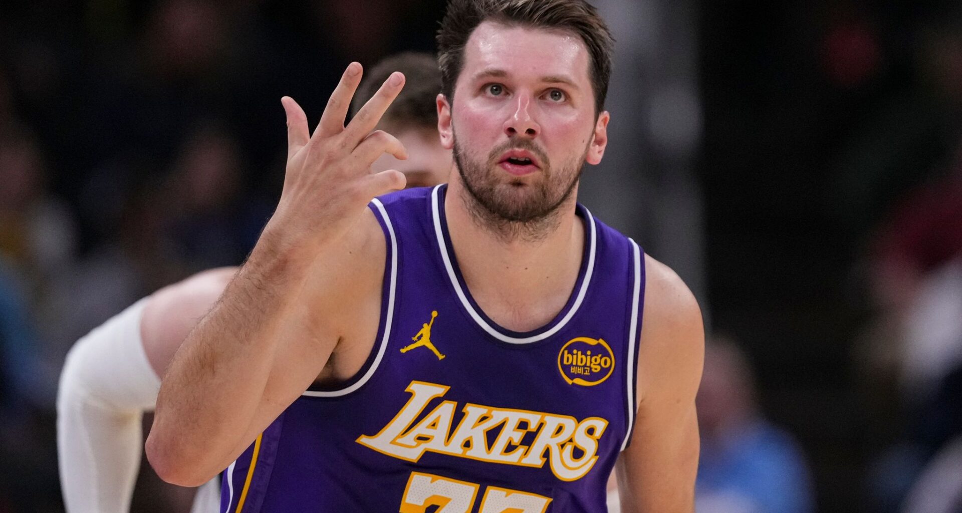 Luka Doncic scores 43 as Lakers beat Pacers 137-130 with Caitlin Clark snapping photos