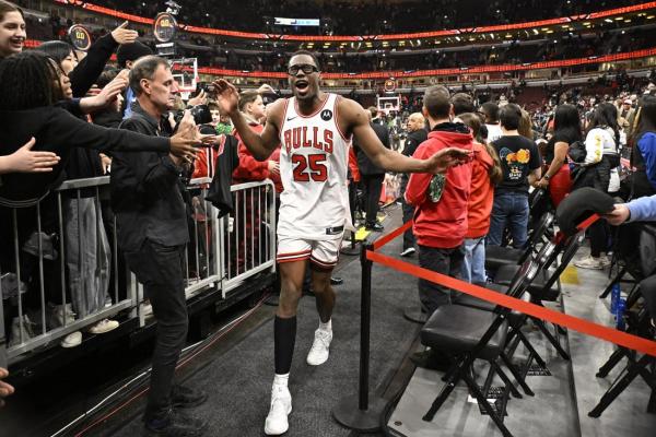 Bulls F Jalen Smith (calf), G Jaden Ivey (knee) done for season | Fox Sports Radio 94.7 FM and 1230 AM