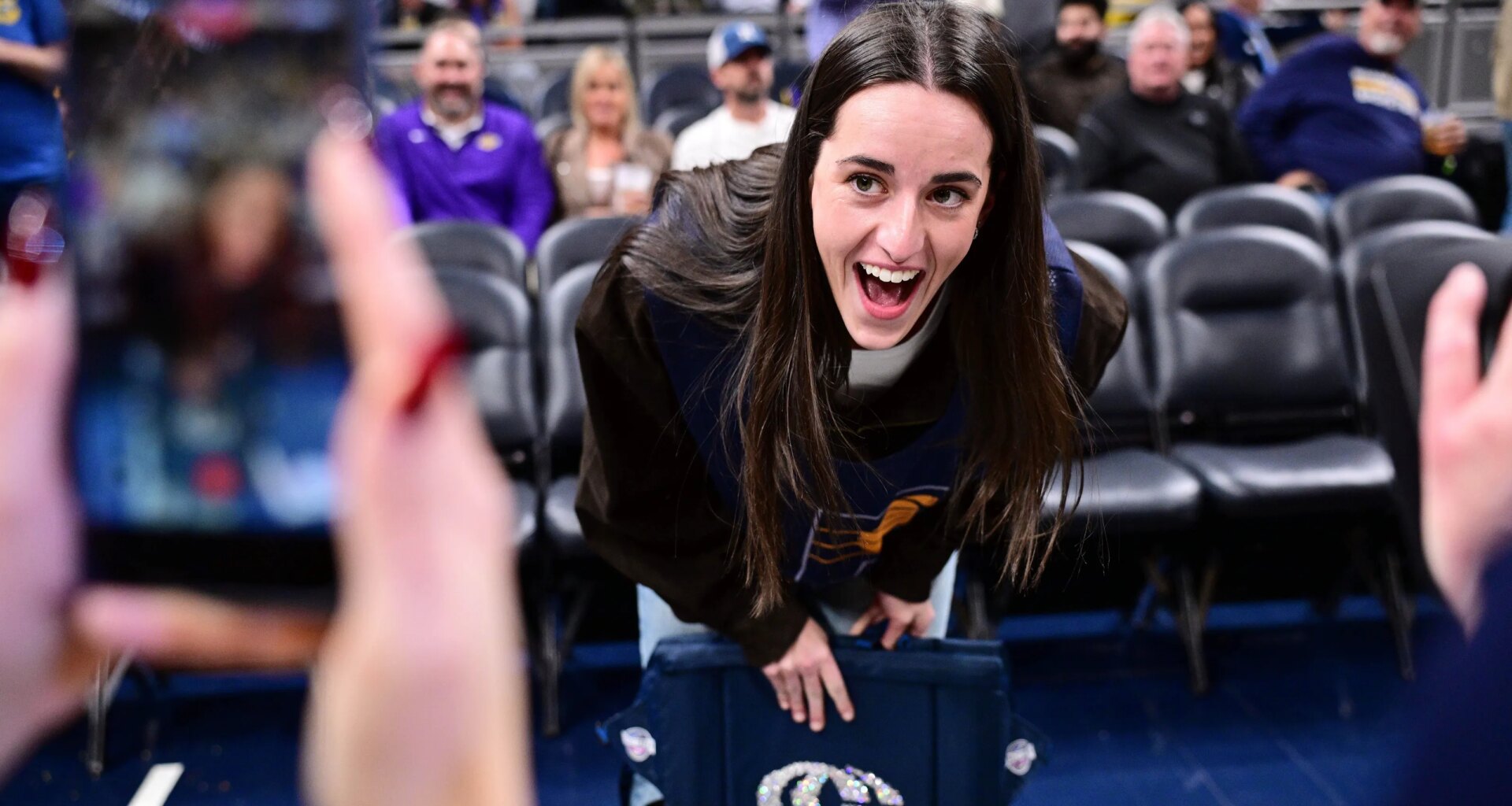 Caitlin Clark fills in as Pacers' photographer vs. Lakers