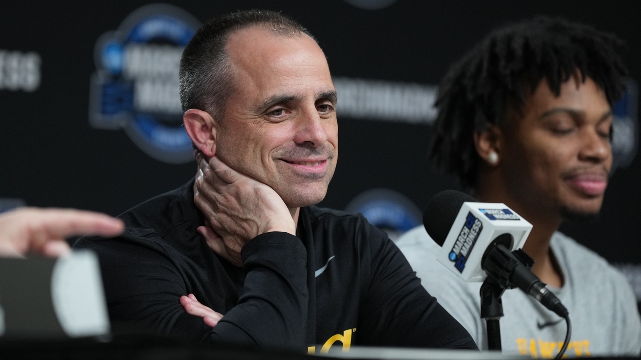 From Division II to Iowa's Elite Eight run, the coach-player bond drives Bennett Stirtz