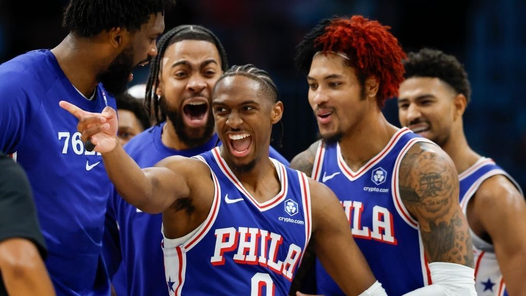 Fully healthy 76ers score comeback win vs. red-hot Hornets