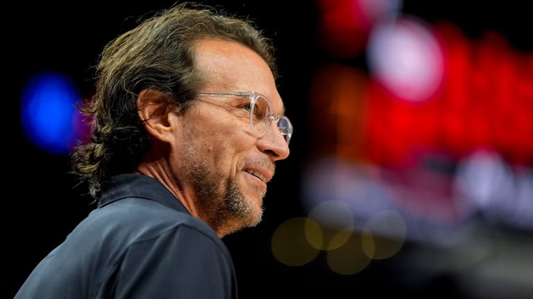 Atlanta Hawks head coach Quin Snyder watches play against the...