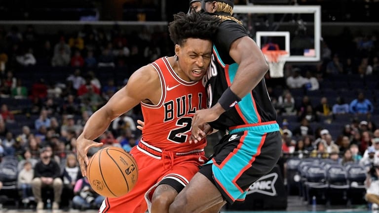 Chicago Bulls guard Collin Sexton (2) drives against Memphis Grizzlies...
