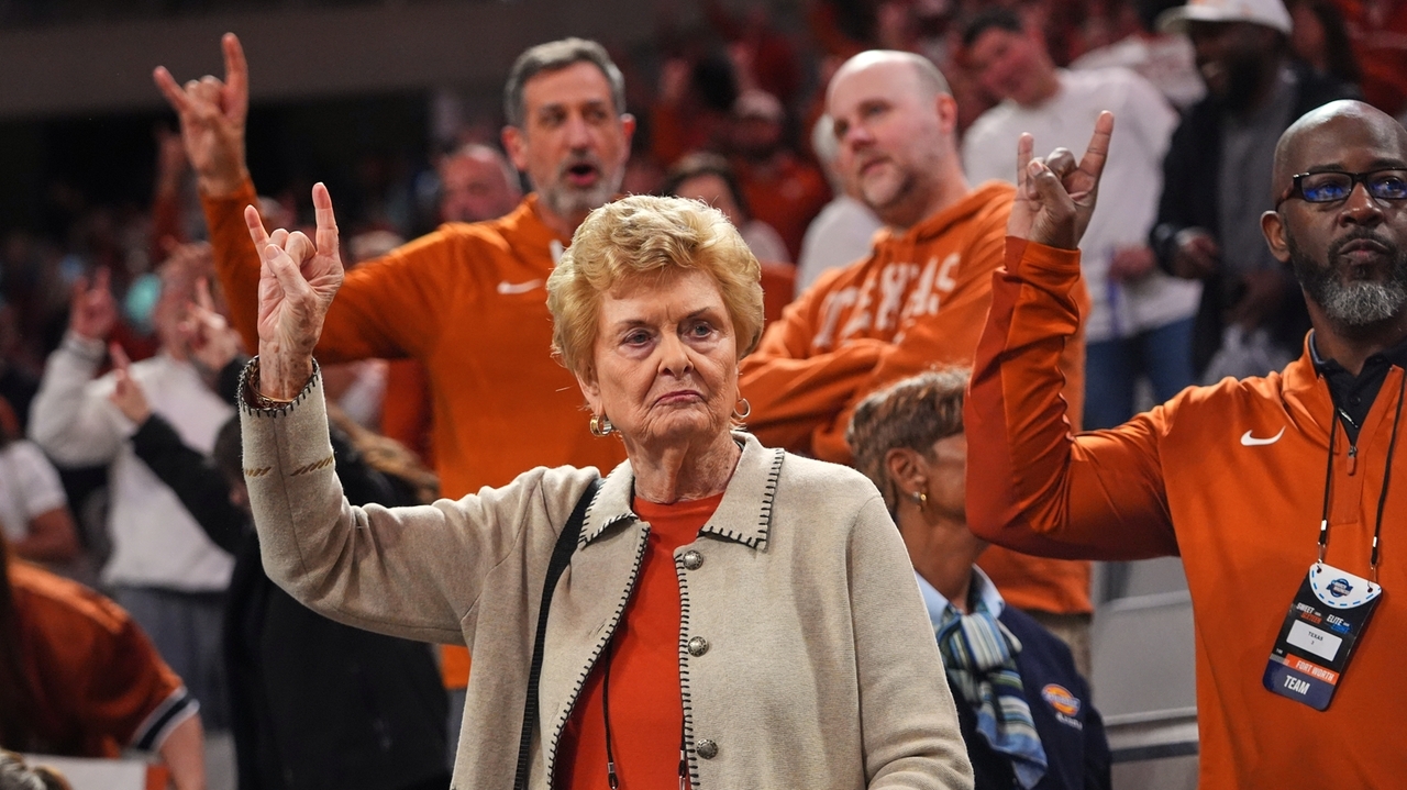 Texas women chase NCAA title while drawing motivation from coach of only national champ 40 years ago