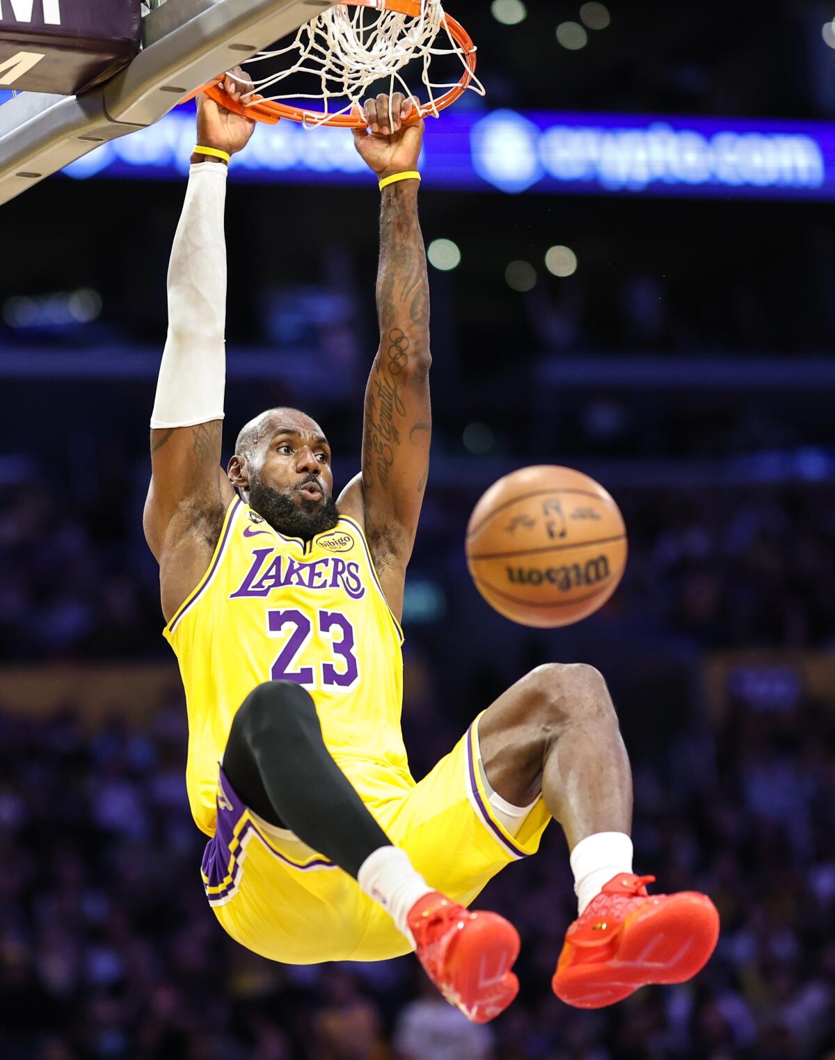Lakers star LeBron James dunks against Washington at Crypto.com Arena.