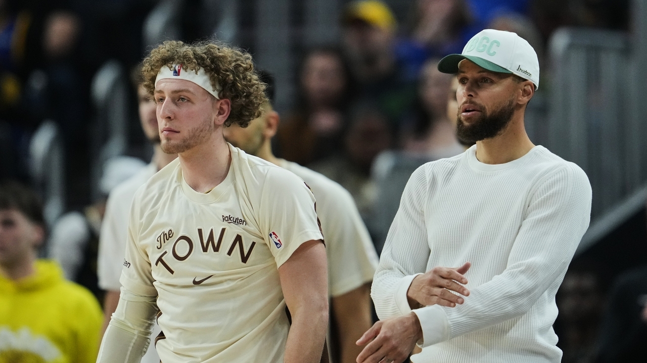 Stephen Curry, Warren Buffett team up for philanthropic project, shooting lessons