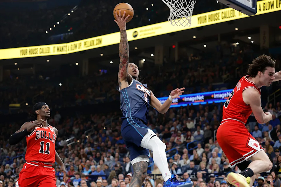 Mar 27, 2026; Oklahoma City, Oklahoma, USA; Oklahoma City Thunder forward Jaylin Williams (6) goes up for a basket against the Chicago Bulls during the first half at Paycom Center. Mandatory Credit: Alonzo Adams-Imagn Images