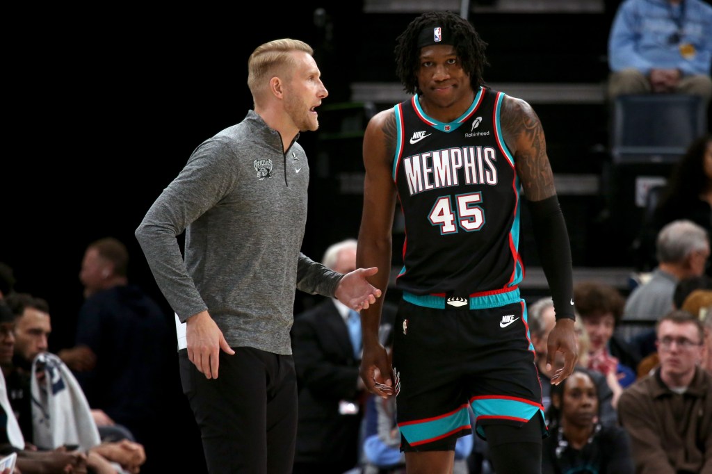 Memphis Grizzlies head coach Tuomas Iisalo talks with forward GG Jackson (45) during the third quarter against the Houston Rockets at FedExForum. Mandatory