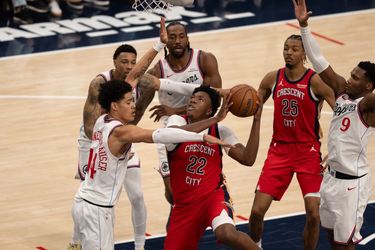 New Orleans Pelicans center  Derik Queen (22) goes up for a shot in during an NBA game between the New Orleans Pelicans and the LA Clippers on Sunday, March 1, 2026 at Intuit Dome in Inglewood Calif