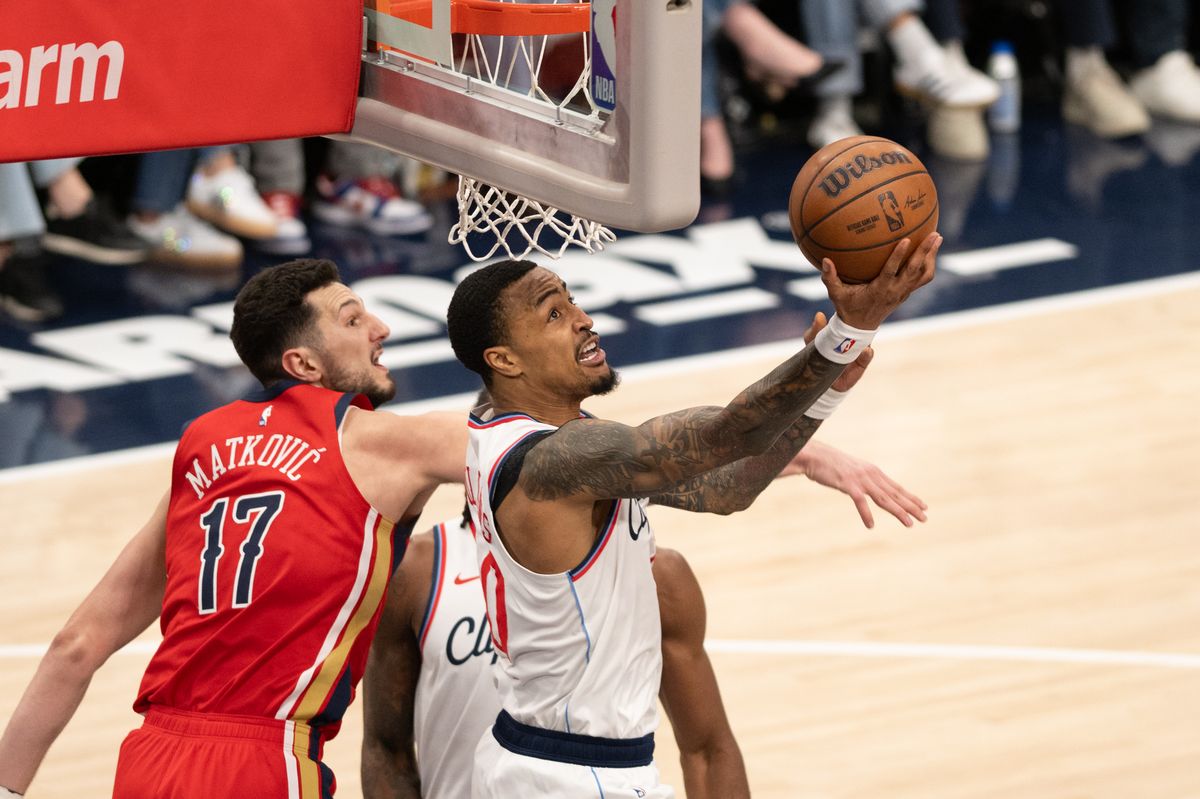 LA Clippers forward John Collins (20) makes a reverse layup during an NBA game between the New Orleans Pelicans and the LA Clippers on Sunday, March 1, 2026 at Intuit Dome in Inglewood Calif
